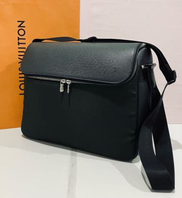 LOUIS VUITTON ● 新品同様 ルイヴィトン タイガ ショルダーバッグ レザー タイミール バッグ 