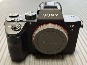 【美品・シャッター数約1800】SONY α7 III ILCE-7M3 海外版（日本語非対応）本体＋互換バッテリー ミラーレス一眼カメラ