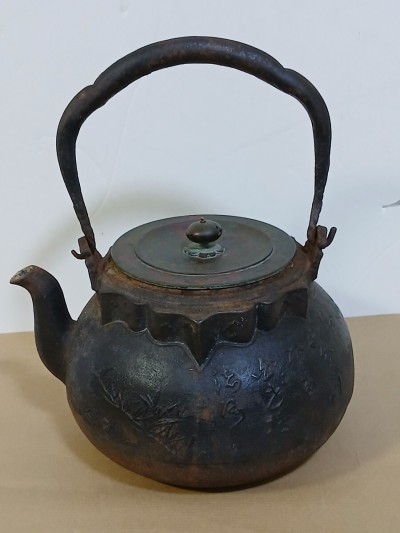 鉄瓶 大国寿郎 造 文字 獅子草花入り　龍文堂鉄瓶　亀文堂鉄瓶　 煎茶道具 金属工芸 鉄瓶大国