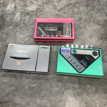 J515 現状品 動作未確認 ジャンク品 SONY WALKMAN WM-F20 MD WALKMAN MZ-E3 AIWA HS-G9 セット品 3点