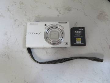 Nikon COOLPIX S6200 ホワイト 動作確認済み 本体＋バッテリー