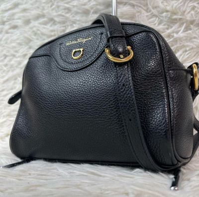 1円【極美品/近年モデル】Salvatore Ferragamo フェラガモ ショルダーバッグ カメラバッグ 斜め掛け ガンチーニ 金具 メンズ レディース 黒