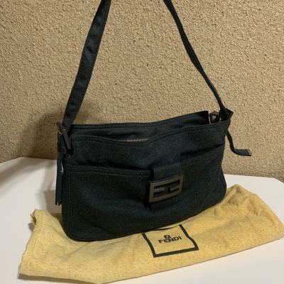 使用回数少　美品　 FENDI フェンディ　FFロゴ　マンマバケット　ハンドバッグ　布　黒系　ハラコ