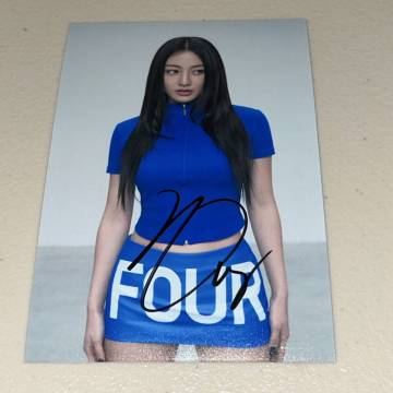 ジヒョ(TWICE)◎韓国4集「THIS IS FOR」コンセプトスチール写真(KGサイズ)◎直筆サイン