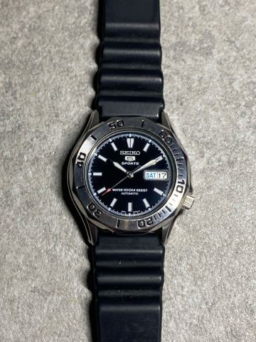 SEIKO セイコー　5 ファイブ　sports スポーツ　裏蓋スケルトン 自動巻き　メンズ　腕時計 稼働品　カレンダー　現状品