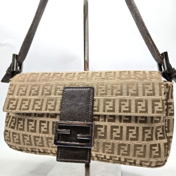 ★極美品★ FENDI フェンディ マンマバケット ショルダーバッグ ズッカ柄 ハンド FF金具 肩掛け可能 フラップ マグネット