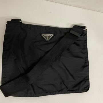 営KZ824-60◆ PRADA プラダ テスートナイロン ブラック ヴィンテージ 三角ロゴプレート 斜め掛け ショルダーバッグ