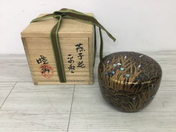 ●営KW758-60 鈴木睦美作 燕子花 カキツバタ 棗 なつめ ナツメ 桐箱付き / 古道具 茶筒 煎茶道具 茶道具 中棗 蒔絵 漆器 漆芸 漆塗り /u