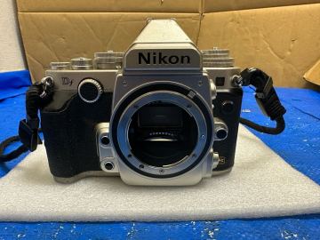 ニコン Nikon Df シルバー バッテリー無　未確認　ジャンク扱い