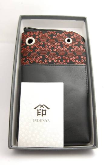 ☆新品・未使用☆　甲州印伝　印傳屋　スマホポシェット　No.5027　小桜菖蒲柄　黒&times;赤
