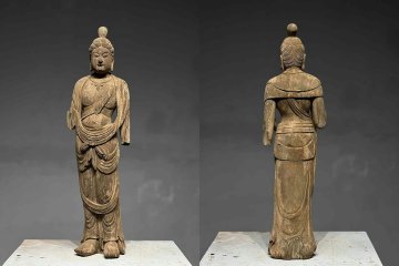 ▼渡鶴羽▼A9556明時代 楠木 木彫 観音立像 楠木細工彫刻★仏教古美術★仏像★細密細工★廃寺旧蔵★廃寺買出品