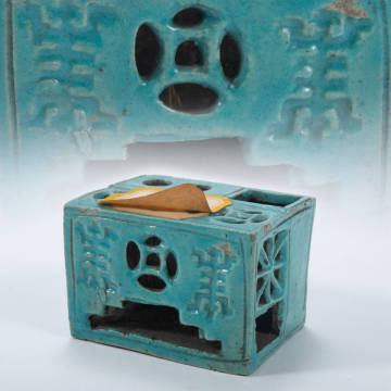 BR2736-中国美術 炉鈞釉 陰刻 透彫り 筆立て 書道具 唐物 6x4.5cm 高3.8cm