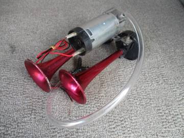 ★★希少！！メタル製ラッパ　FIAMM　エアーホーン　ヤンキーホーン　0825