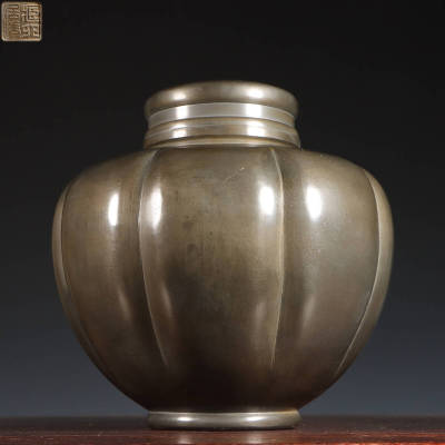 古錫 茶葉罐 蔵六居造 「錫製瓜稜型大茶心壺」 茶筒 茶入 茶壷 茶道具 錫肌 金工 茶器 時代物 重2175g LT-2503261