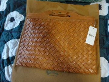 ロビタ　本革編み込みの２WAYバック、書類、パソコンケースに！未使用。最終値下げ。