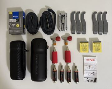 【美品】ロードバイク用 ツールセット（パンク修理用品＋工具 セット）【ロングライドのお供に】