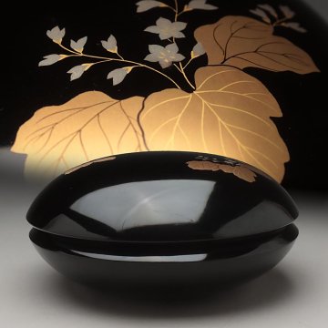 JO917 時代漆工芸 賜品 黒漆塗 桐蒔絵 菓子器・桐蒔絵喰籠 径23.5cm・蒔絵蓋物 茶具 茶器 煎茶道具