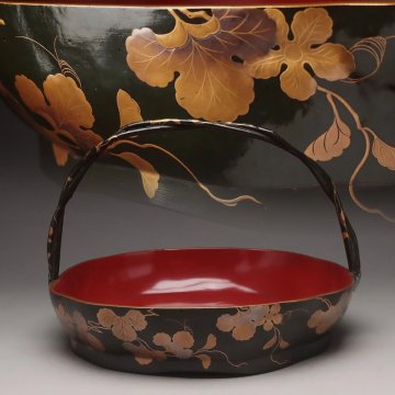 FD331 時代漆器 牡丹図銀金具 蔦金蒔絵手付瓢大菓子盆 幅35.5cm 木箱附・瓢刳貫蔦葉蒔絵提梁鉢 茶具 茶器 茶道具 古美術 明治期