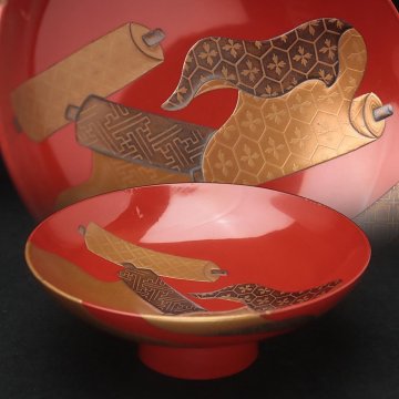 JP969 時代漆器 朱漆塗 帯反物蒔絵盃 木箱附・蒔絵杯 酒器 漆工芸 古美術