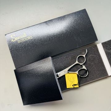 B682 美容師 ハサミ 理美容道具　 箱付　定価46600！未使用品　CM600 全長約17cm 送:60
