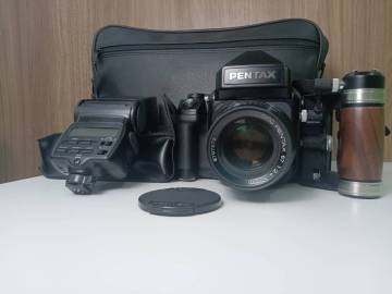 Y61 1円～ 【綺麗品】PENTAX ペンタックス 67II 中判フィルムカメラ グリップ 1:2.4 105mm 通電確認済み バケペン