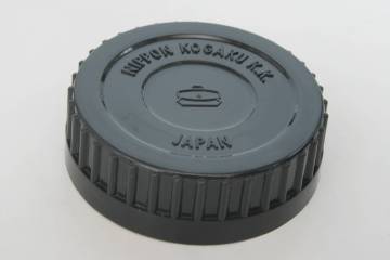 稀少　古い　Nikon NIPPON KOGAKU K.K. JAPAN 日本光学銘 　バヨネット式 　レンズ　リアキャップ 　Fの刻印　　中古美品