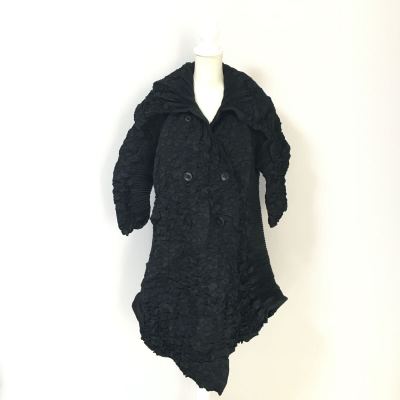 美品　ISSEY MIYAKE イッセイミヤケ　3Dスチーム　プリーツ　コート　アウター　送料無料