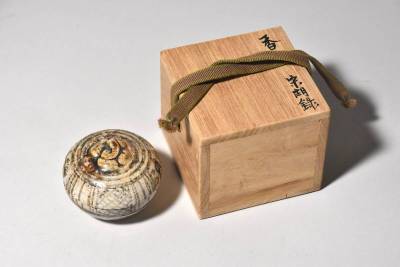 「栗八」鉄絵柿香合（スンコロク・１５～１６世紀）