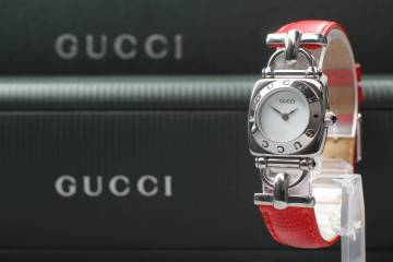 稼働品 GUCCI グッチ ホースビット 6300L ホワイト文字盤 レッドベルト クオーツ レディース腕時計 箱付き