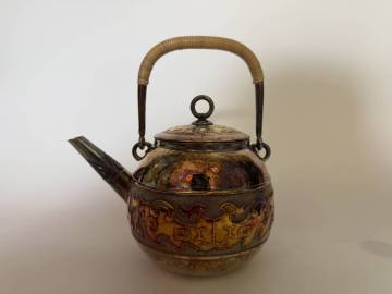  純銀保証 蔵六居造 饕餮文 鎚目打 砲口 湯沸 銀瓶 純銀製 時代物 美術品 煎茶道具