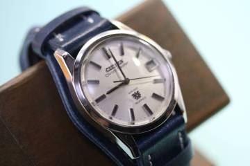 台座付き　シチズン CITIZEN クロノマスター・オートデイト（CHRONO MASTER AUTO DATE）33石 　自動巻腕時計　台座付革ベルト付き