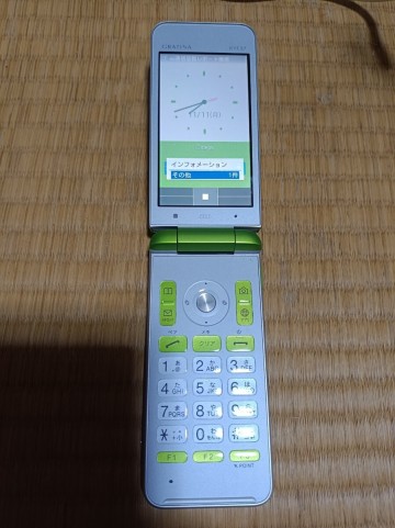 au 京セラ 4Gケータイ GRATINA KYF37 グリーン