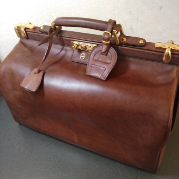 ほぼ未使用　AIGNER レザー　ボストンバッグ　ドクターバッグ　ヴィンテージ