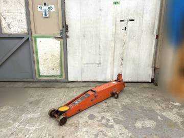 13733 中古 引取限定 3t サービスジャッキ バンザイ ヤスイ M-300M 受台高さ 約600mm フロアジャッキ ガレージジャッキ 自動車整備機械工具