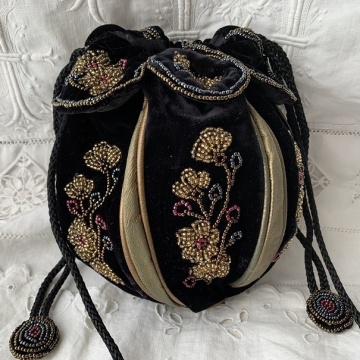 ビーズバッグ　　丸型　ショルダーバック　ポシェット　ベルベッド　ビジュー　ヴィンテージ　訳あり