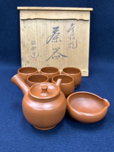 r7110801 常滑焼 名工 沢田昭邨 作 細字彫刻 朱泥 茶器セット 急須 煎茶器 湯冷まし