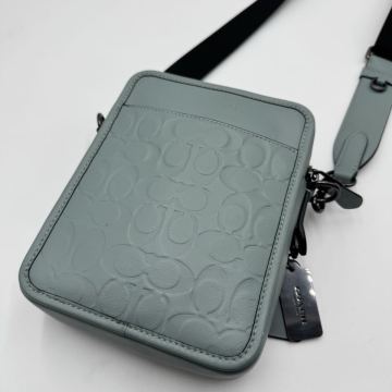 1円【極美品】COACH コーチ サリバン ボディバッグ ショルダー サコッシュ シグネチャー エンボス 斜め掛け メンズ ビジネス レザー 水色