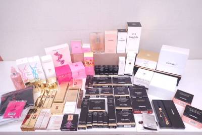 超豪華 シャネル イブサンローラン 香水 コスメ スキンケア 大量まとめ アイシャドウ 口紅 チーク マニキュア バスオイル ミラー 他 P10135