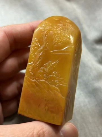 田黄　薄意鈕　専用箱付き　石印材　保管品コレクション　篆刻　書道　印材　中国美術　印章　印鑑　検:寿山石　鶏血石　田黄石　青田石