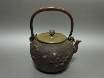 【雑貨】日本亀文　銀象嵌浜千鳥家戊底印丸形鉄瓶