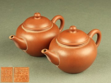 【宇】KC305 唐物 中国宜興 朱泥急須 一対 多孔口 煎茶道具