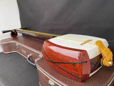 ■極美品■津軽三味線☆綾杉彫り胴☆紅木二段溝☆皮張り替え／／