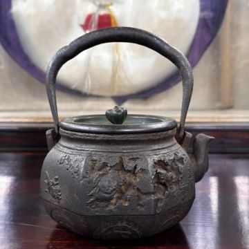 【大国柏斎(棋翁)作 大國造】時代古作 砲口鉄瓶 大國寿郎 合作 胴銘角印 【龍文堂造 安之助花押】銅蓋在銘 茶道 煎茶道具 骨董 釜師 初代 