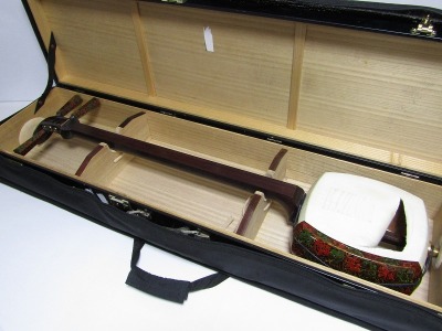 高級 津軽三味線 太棹 子持綾杉胴 K18刻印(金物) 紅木 金細 棹重量 約1225g ハードケース付き 和楽器 kl08-1138[OTO]