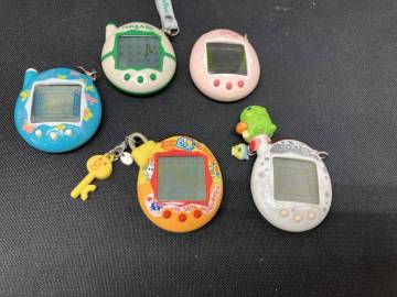 ジャンク　通電確認は致しました。 現状品 たまごっち　はねるっち　まとめ売り