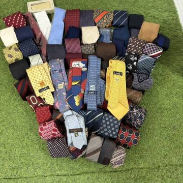 HERMES エルメス LOUIS VUITTON ルイヴィトン pierrecardin Valentino など ハイブランド ネクタイ 大量 73本まとめ 50本以上 100本未満