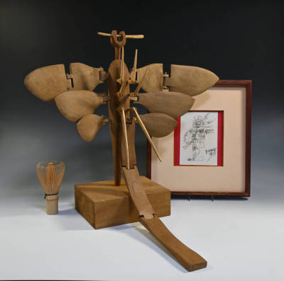 砂澤ビッキ　「抽象木彫り」　高さ３８ｃｍ　コンテ画つき　北海道アイヌ阿寒湖　木彫り、絵画ともに堂々たる存在感を放つ抽象作品です