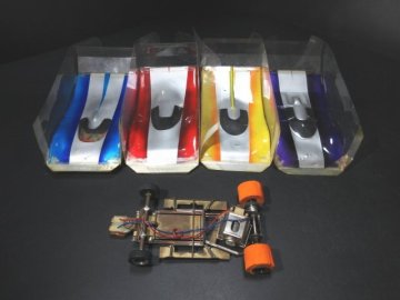 オ342◇ スロットカー 真鍮シャーシ モーター付 ポリカボディ 4色 / 計6点 / 自動車模型 パーツ サーキット 昭和レトロ 当時物 / 現状渡し