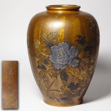 慶應◆時代金工【勝行】刻 片切彫銀象嵌牡丹四君子図 黄銅製花瓶