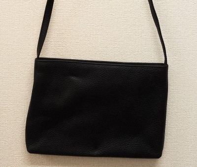 Hush Tug 　ハッシュタグ　レザーサコッシュ ショルダーバッグ【251106-04】